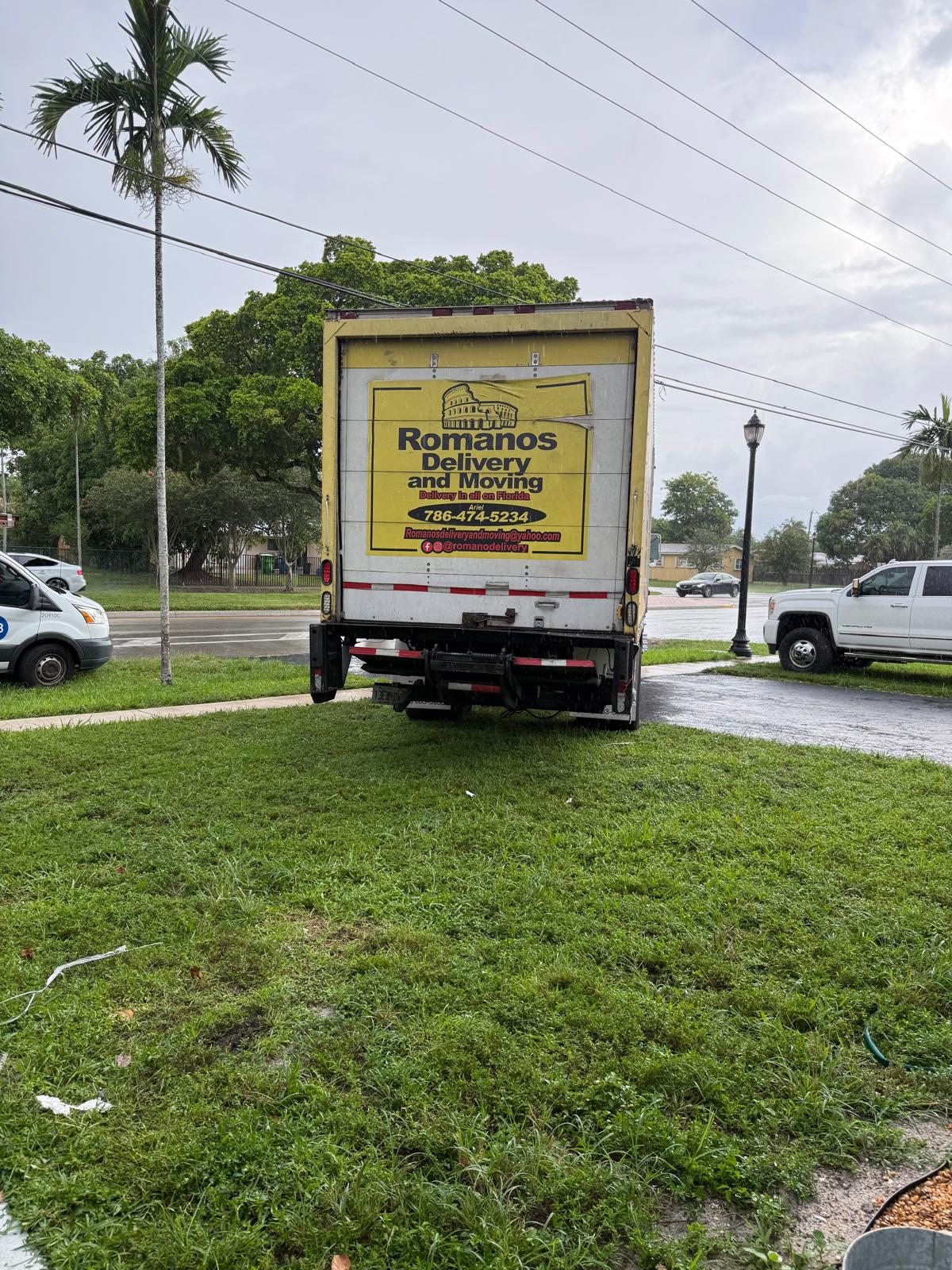 Camion Romanos Delivery and Moving